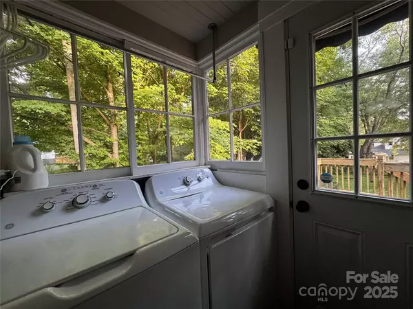 509 W 8th ST, Newton, NC 28658