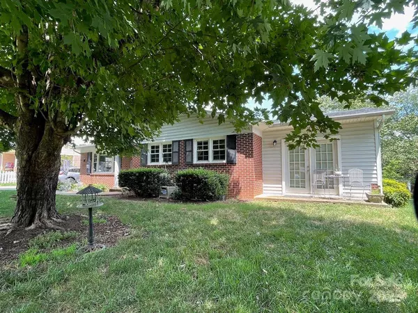 122 Eastview ST, Hudson, NC 28638