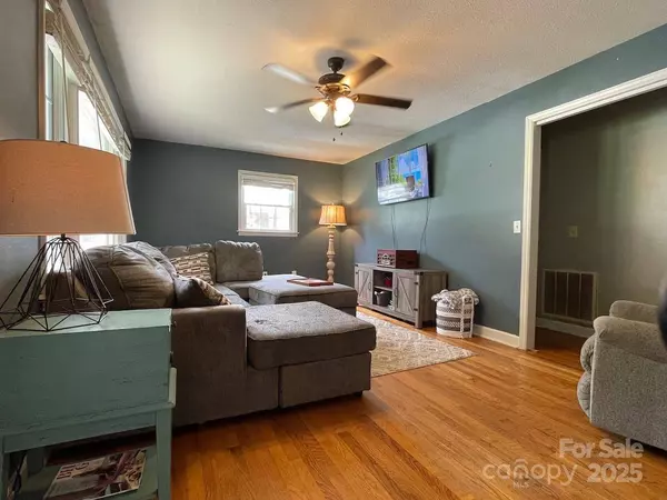 122 Eastview ST, Hudson, NC 28638