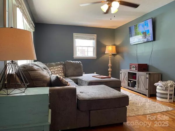 122 Eastview ST, Hudson, NC 28638