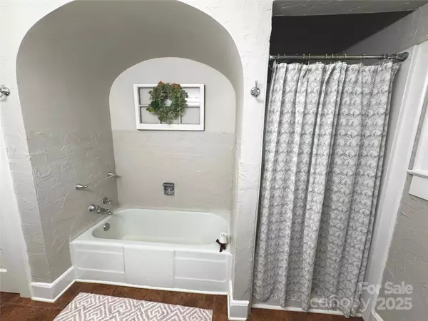 509 W 8th ST, Newton, NC 28658