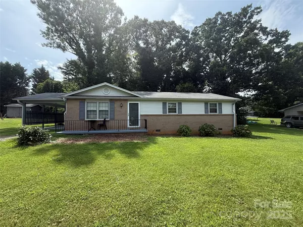 2131 24th ST NE, Hickory, NC 28601