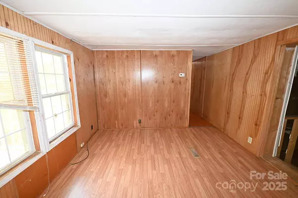 2334 Rainbow Heights CIR, Lenoir, NC 28645