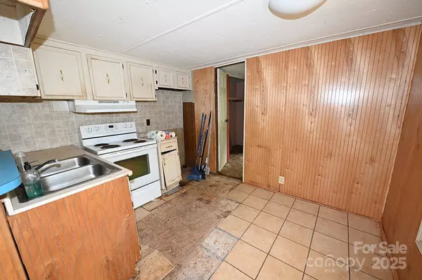 2334 Rainbow Heights CIR, Lenoir, NC 28645