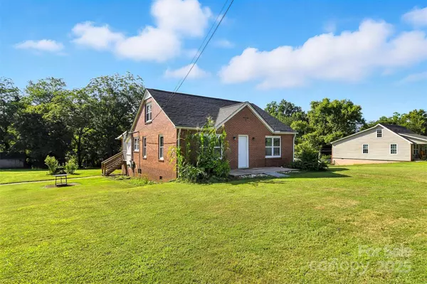 3544 6th Street DR NW, Hickory, NC 28601