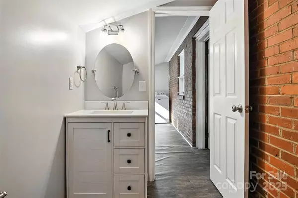 3544 6th Street DR NW, Hickory, NC 28601