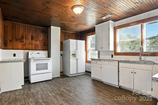 3544 6th Street DR NW, Hickory, NC 28601