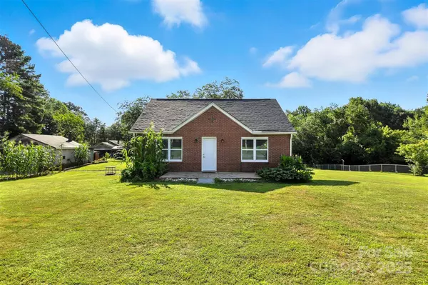 3544 6th Street DR NW, Hickory, NC 28601