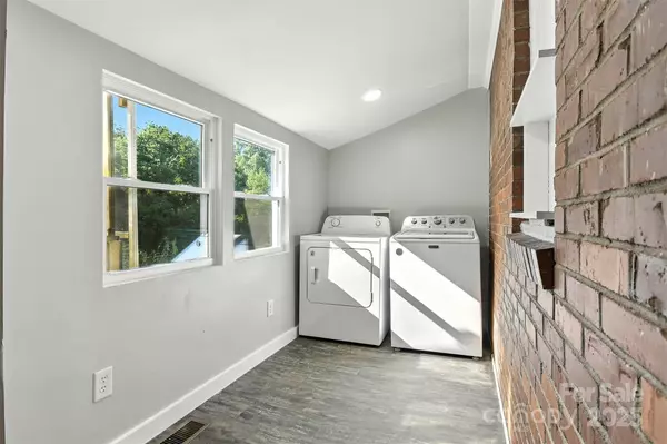 3544 6th Street DR NW, Hickory, NC 28601