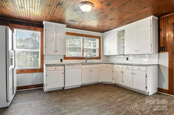 3544 6th Street DR NW, Hickory, NC 28601