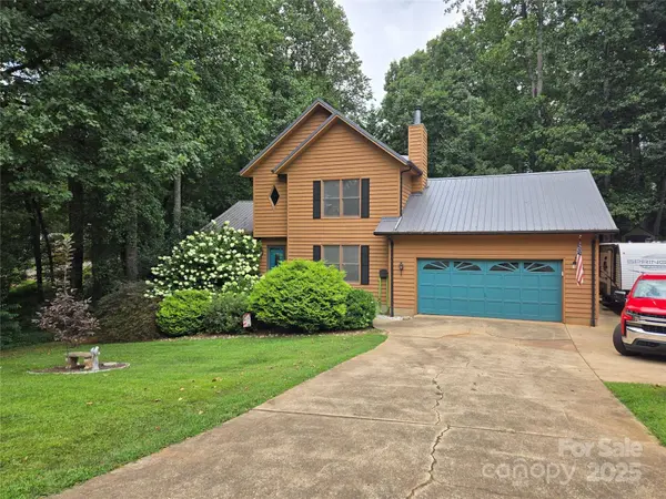 1100 Hidden Creek CT, Hickory, NC 28602