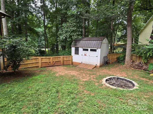 1100 Hidden Creek CT, Hickory, NC 28602