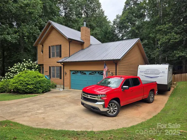 1100 Hidden Creek CT, Hickory, NC 28602