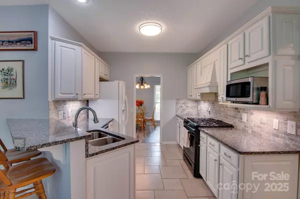 3720 25th Street PL NE, Hickory, NC 28601