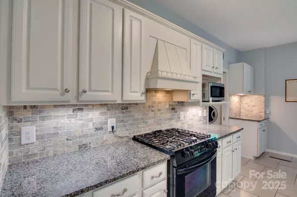 3720 25th Street PL NE, Hickory, NC 28601