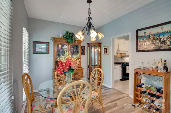 3720 25th Street PL NE, Hickory, NC 28601