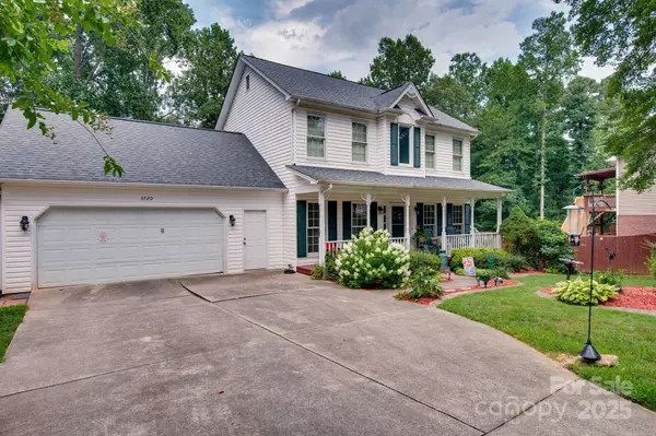 3720 25th Street PL NE, Hickory, NC 28601