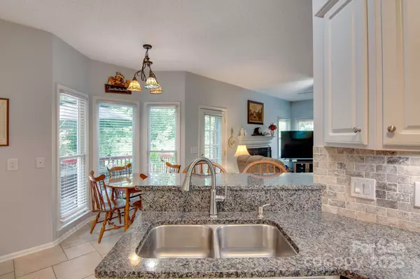 3720 25th Street PL NE, Hickory, NC 28601