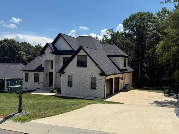 754 River Bend DR, Granite Falls, NC 28630