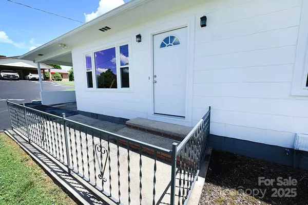 1667 Baton School RD, Granite Falls, NC 28630