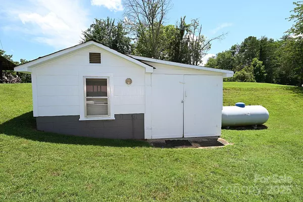 1667 Baton School RD, Granite Falls, NC 28630