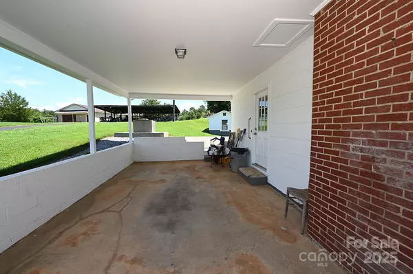 1667 Baton School RD, Granite Falls, NC 28630