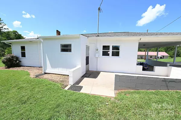 1667 Baton School RD, Granite Falls, NC 28630