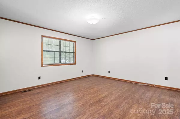 2124 27th Avenue DR NE, Hickory, NC 28601