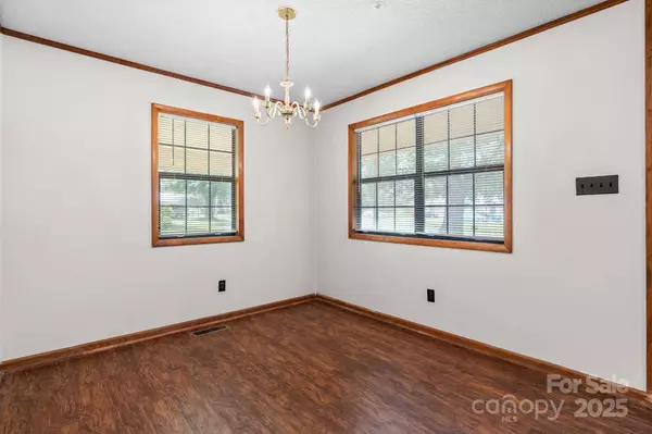 2124 27th Avenue DR NE, Hickory, NC 28601