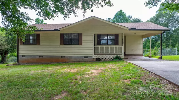 2124 27th Avenue DR NE, Hickory, NC 28601