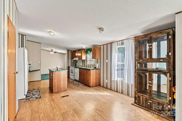 2800 N Brushwood CIR, Newton, NC 28658