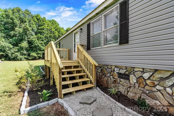 2800 N Brushwood CIR, Newton, NC 28658