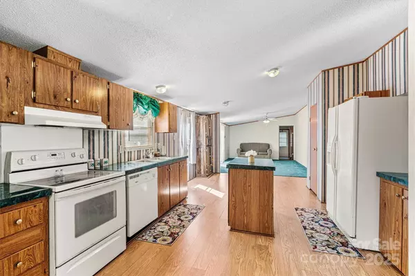 2800 N Brushwood CIR, Newton, NC 28658