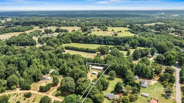 2800 N Brushwood CIR, Newton, NC 28658