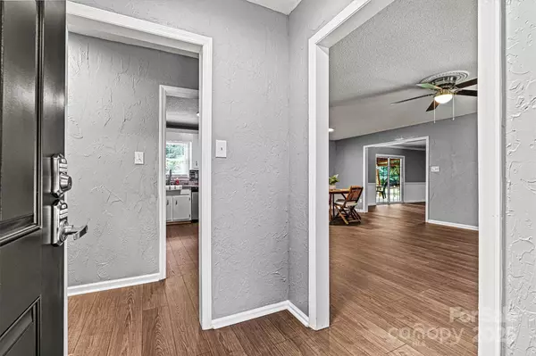 1328 32nd Street CT NE, Conover, NC 28613