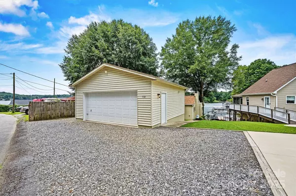 510 Ben Eller LN, Taylorsville, NC 28681