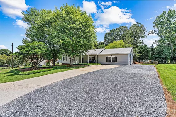 1328 32nd Street CT NE, Conover, NC 28613