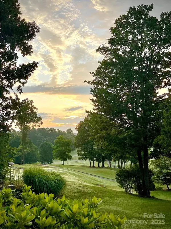 51 Players Ridge RD, Hickory, NC 28601