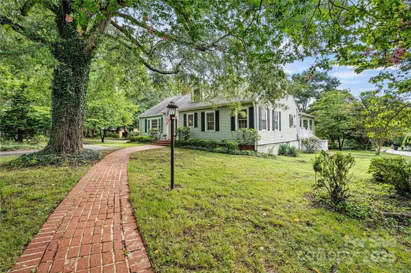 3114 N Center ST, Hickory, NC 28601