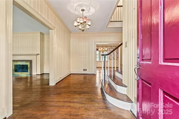 3114 N Center ST, Hickory, NC 28601