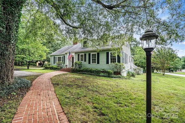 3114 N Center ST, Hickory, NC 28601