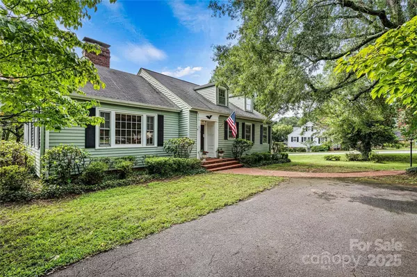 3114 N Center ST, Hickory, NC 28601