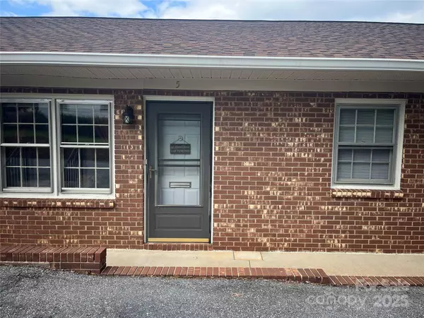 525 12th ST SW, Hickory, NC 28602