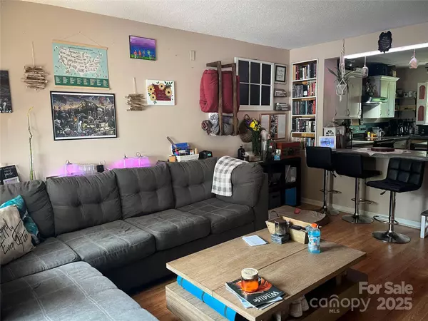 525 12th ST SW, Hickory, NC 28602