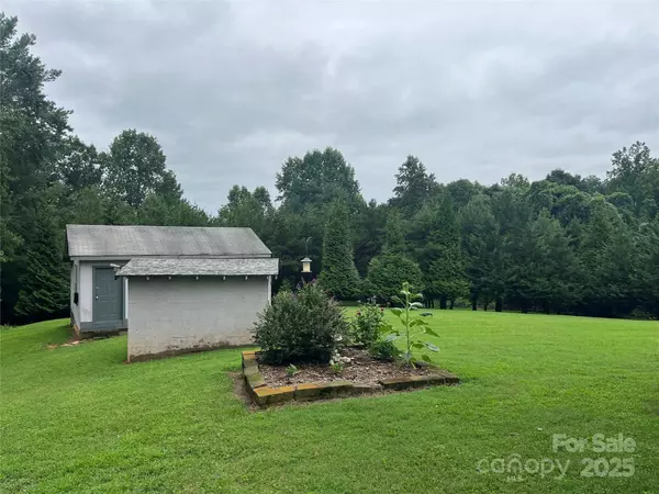 2654 Burke Smokey Creek RD, Lenoir, NC 28645