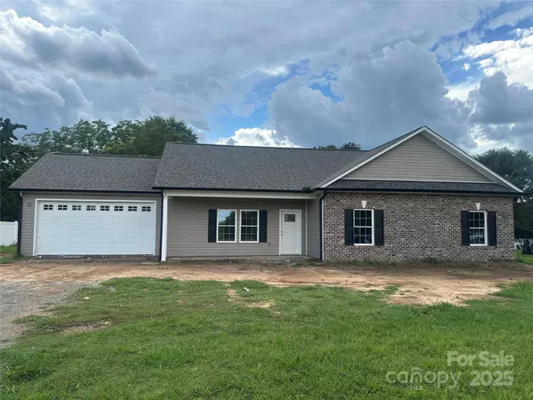 3835 Sulphur Springs RD NE, Hickory, NC 28601