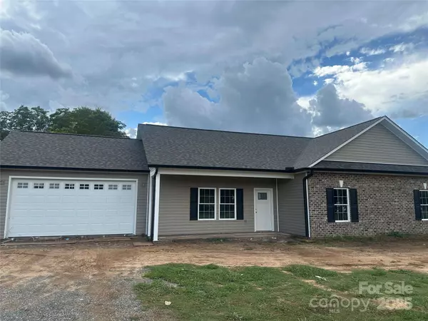 3835 Sulphur Springs RD NE, Hickory, NC 28601