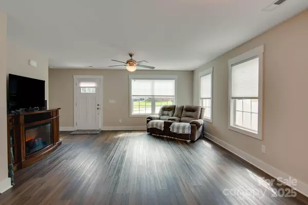 2661 N Ashe AVE, Newton, NC 28658