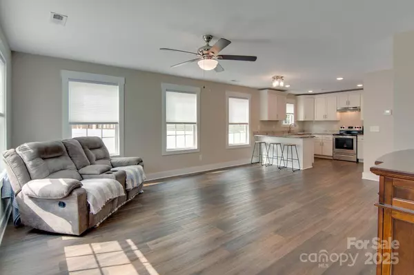 2661 N Ashe AVE, Newton, NC 28658