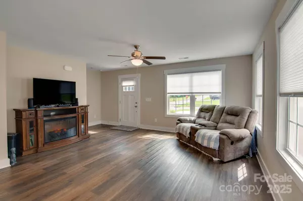 2661 N Ashe AVE, Newton, NC 28658